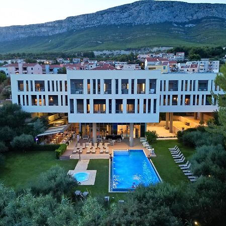 Hotel Salona Palace Exterior photo