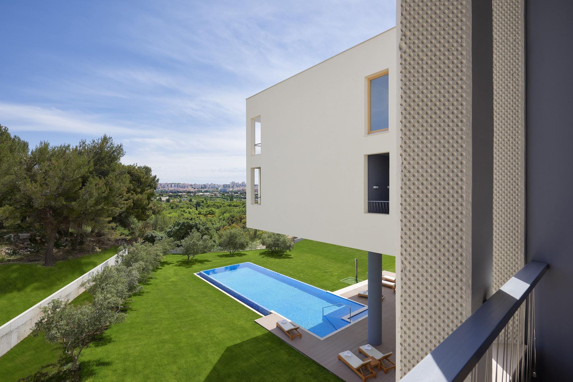 Hotel Salona Palace Exterior photo