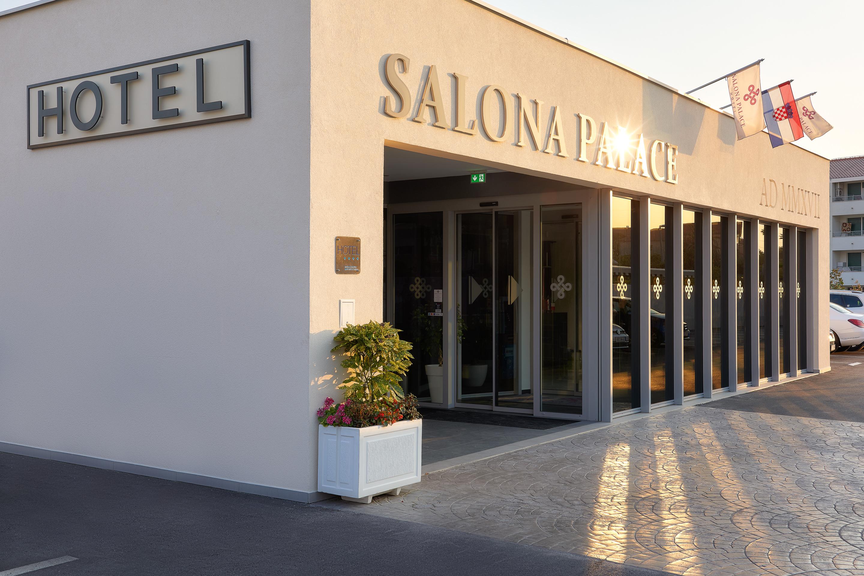 Hotel Salona Palace Exterior photo