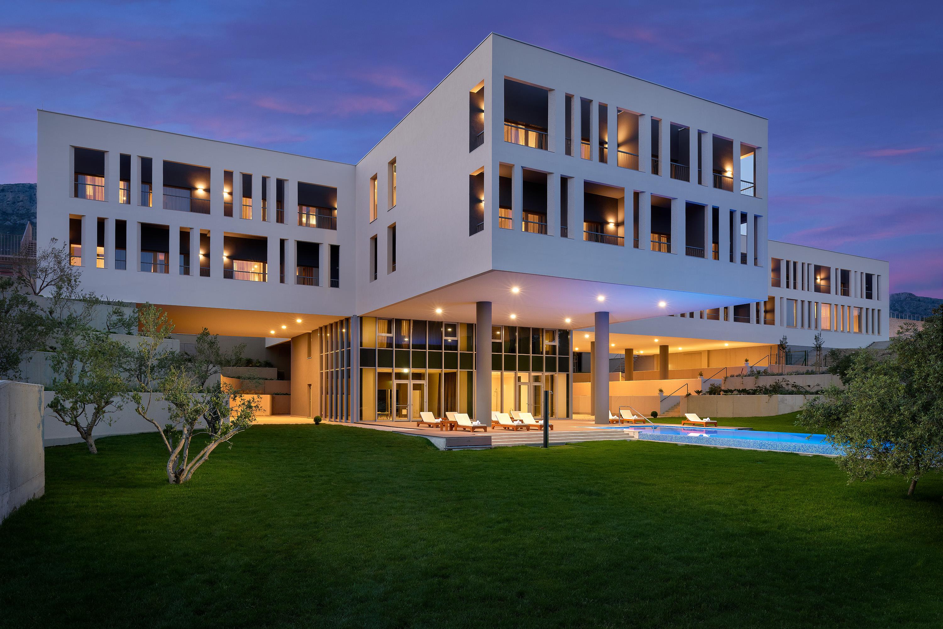 Hotel Salona Palace Exterior photo