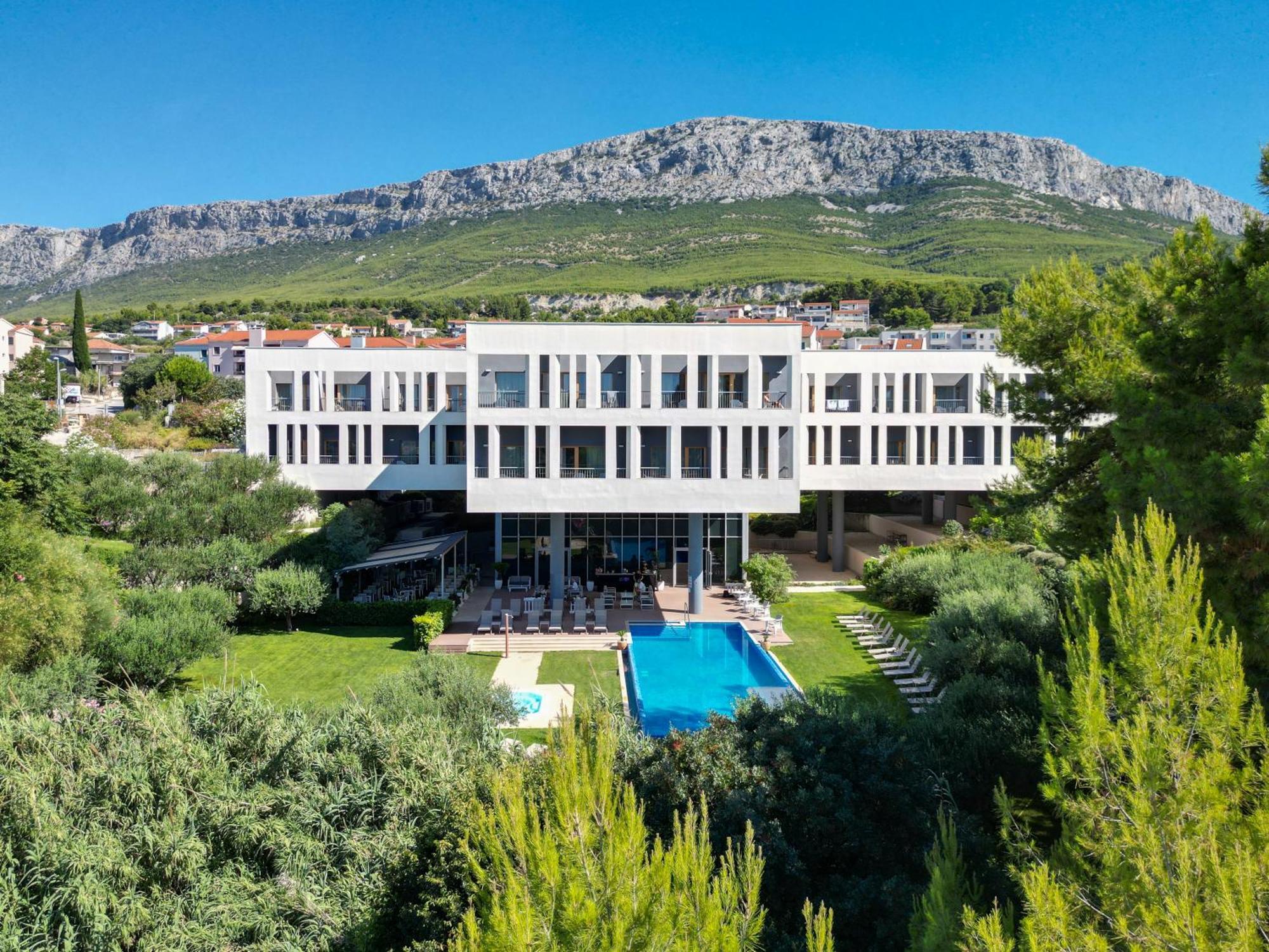 Hotel Salona Palace Exterior photo