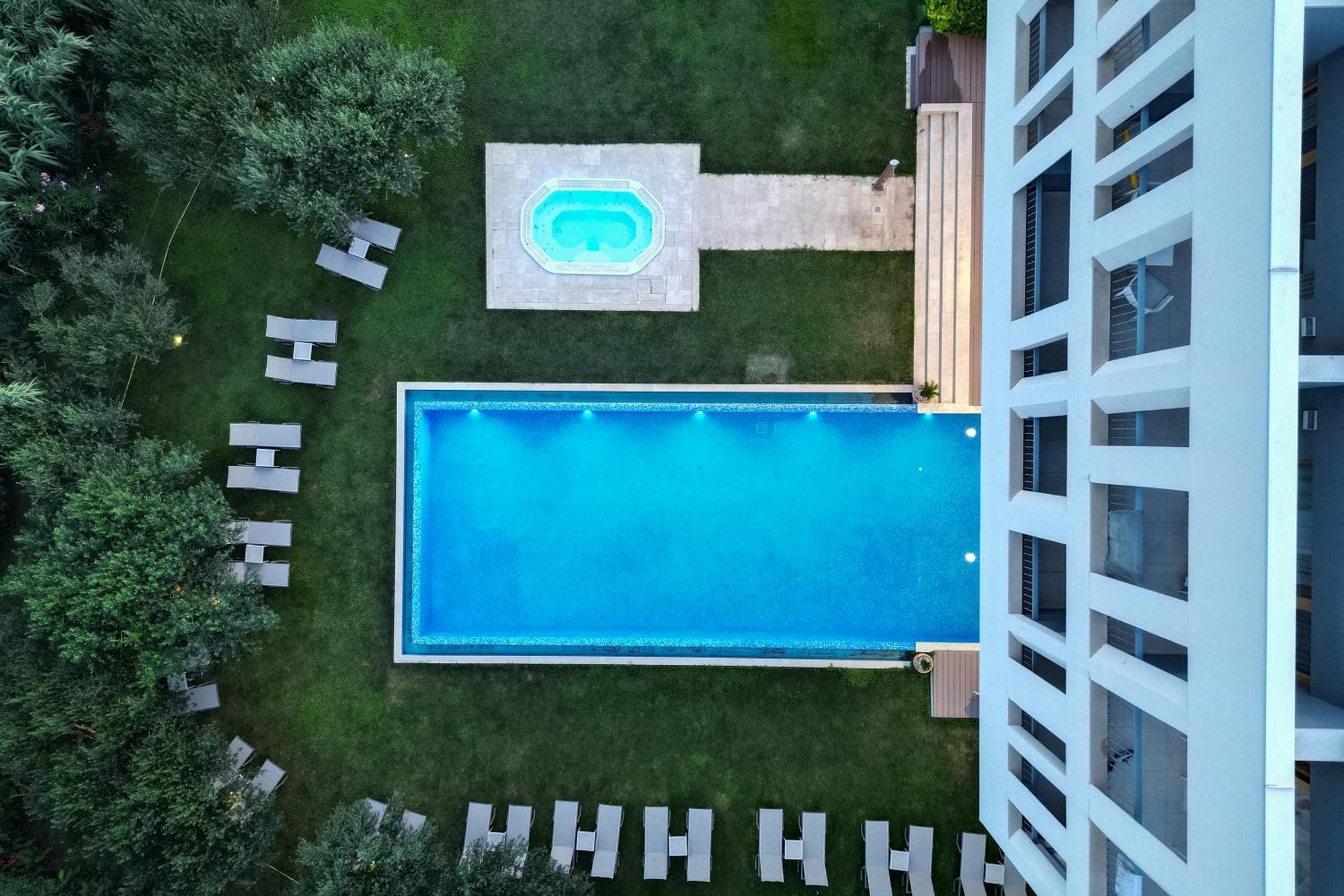 Hotel Salona Palace Exterior photo
