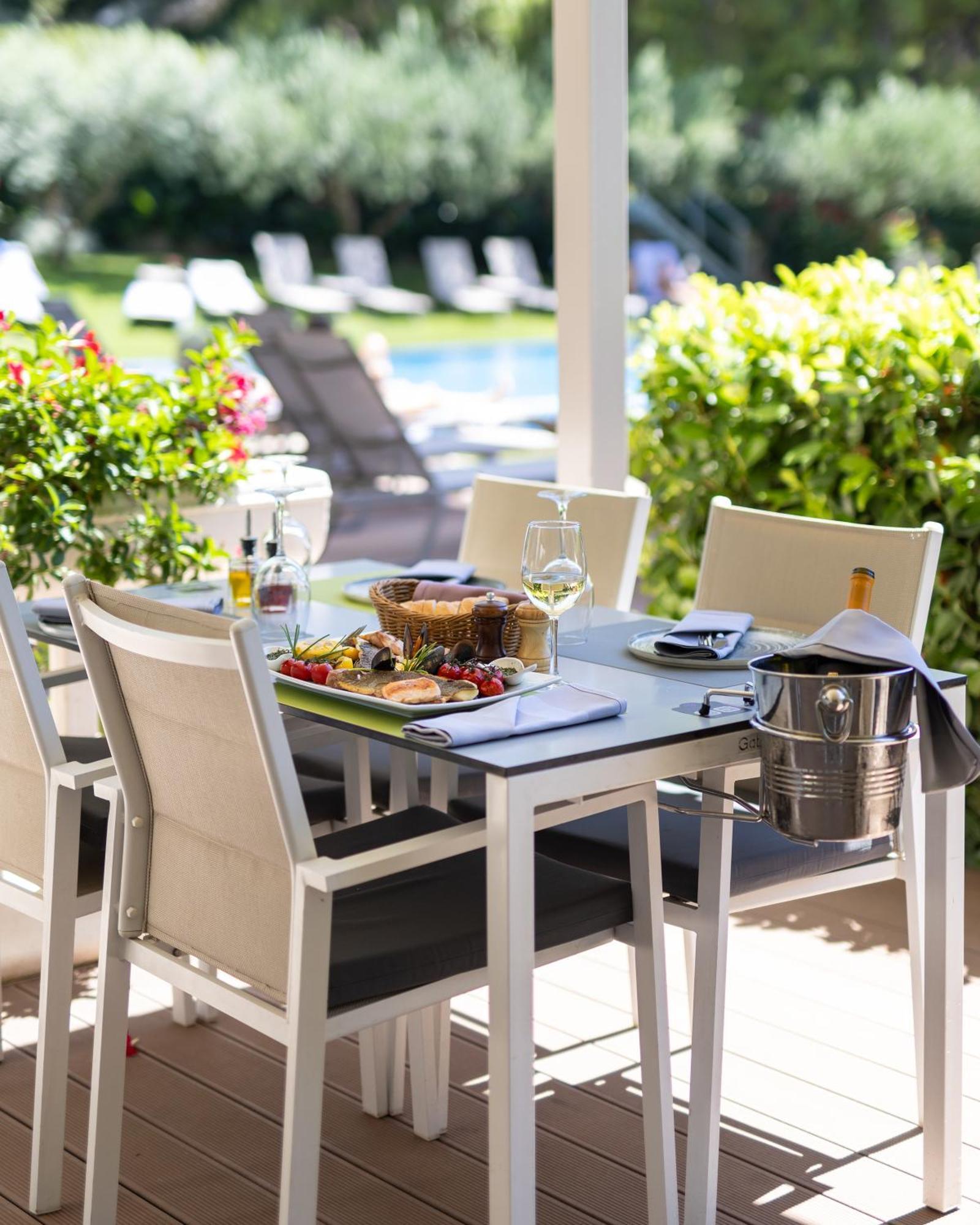 Hotel Salona Palace Exterior photo